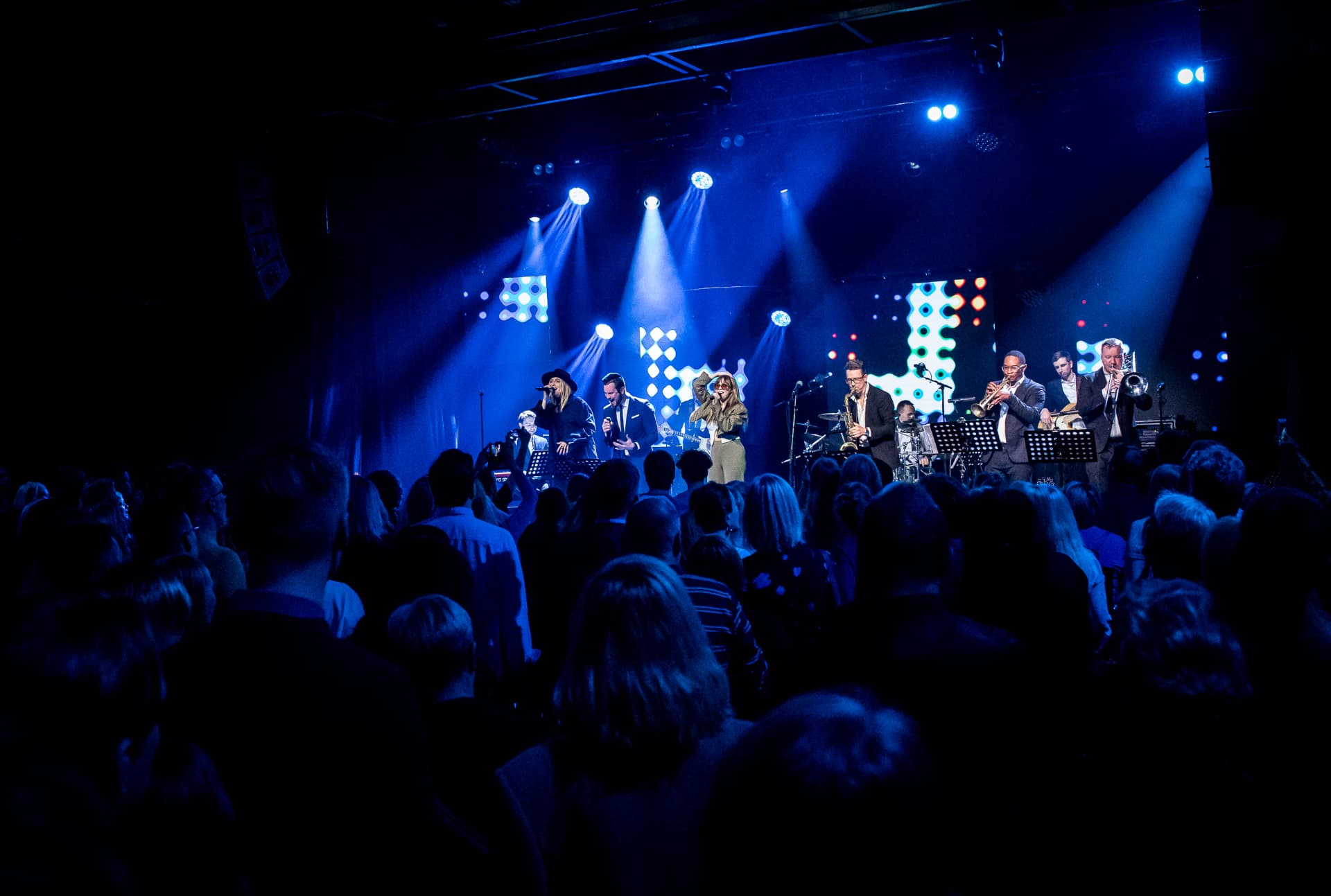 Eesti funk-bänd Siim Aimla Funk Band festivalilaval saksofoniga